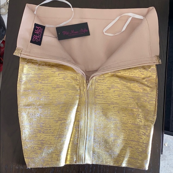 Gold skirt - Picture 3 of 3